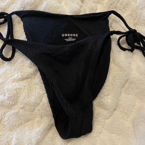 One One Swimwear Bikini Bottoms Small